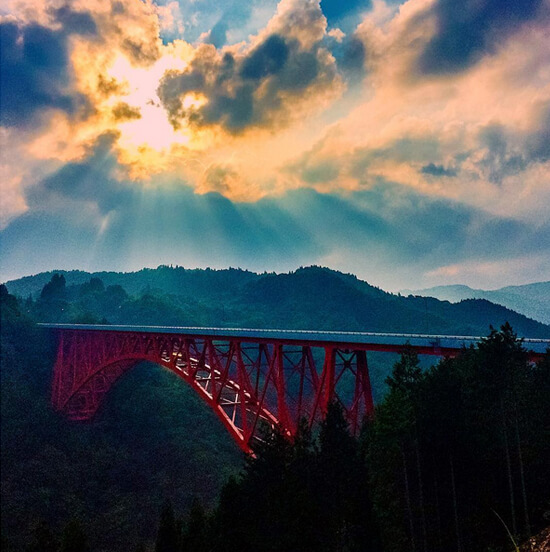 日本最大規模の美しいループ橋!奥出雲おろちループ